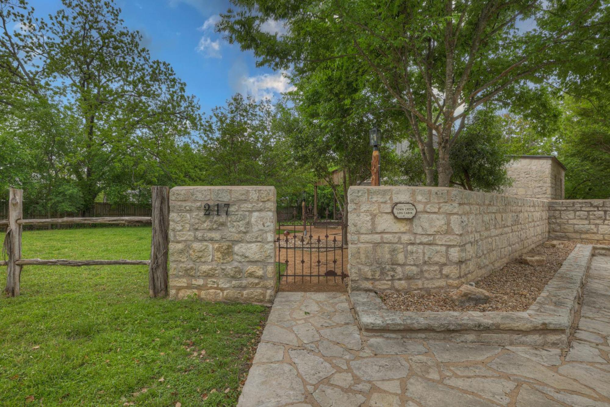 Vila Town Creek Cabin Walk To Main St Fredericksburg Exteriér fotografie